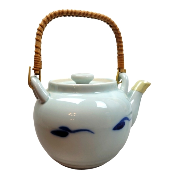 Vintage‎ Japanese Blue Koi Fish Hand Painted  Ceramic Teapot With Bamboo Handle - Picture 9 of 10